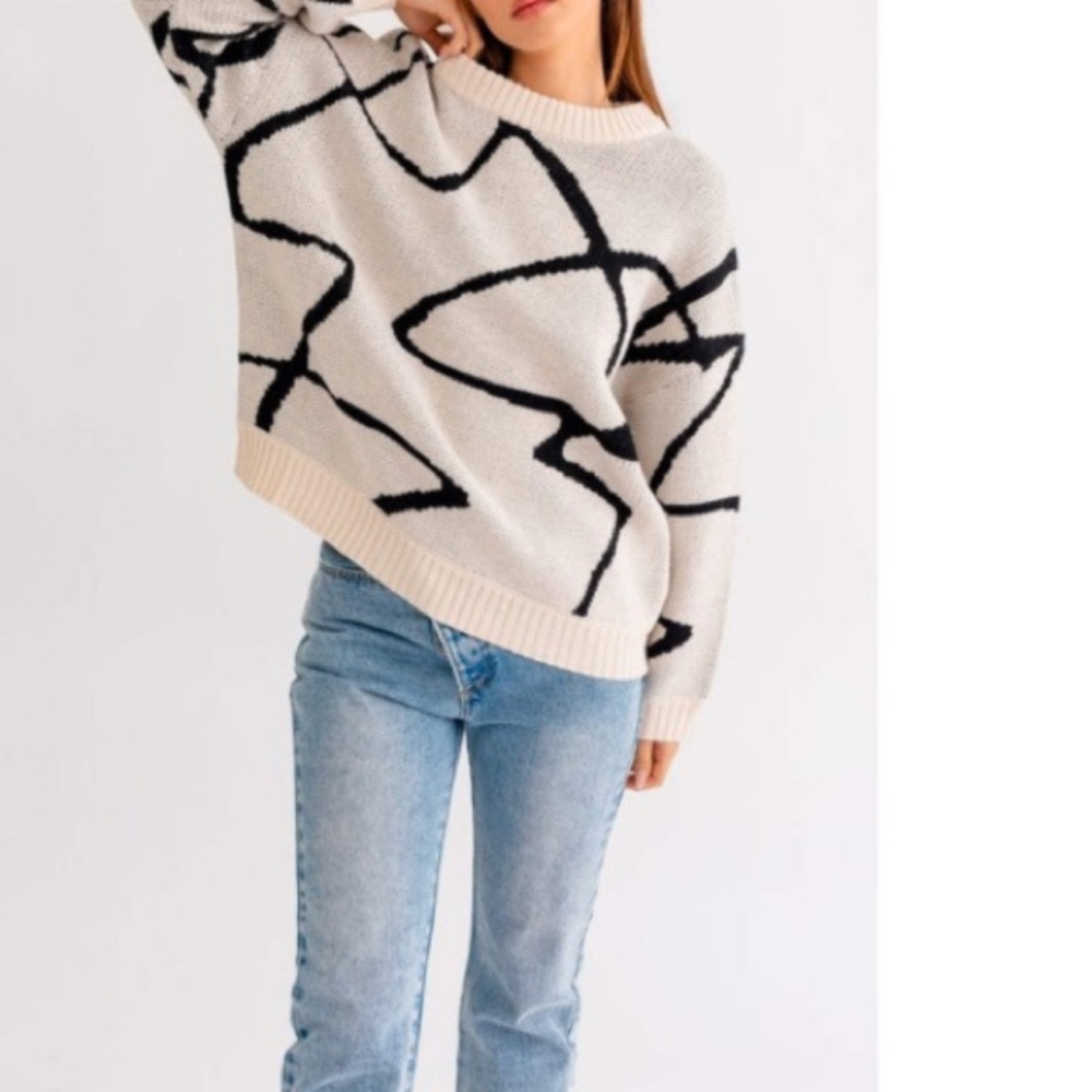 Le Lis Oversized Abstract Pattern Sweater - Picture 2 of 11